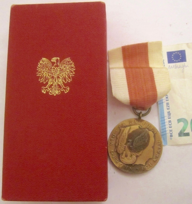 VANHA Mitali Kommunisti Puola Alkup. Rasialla