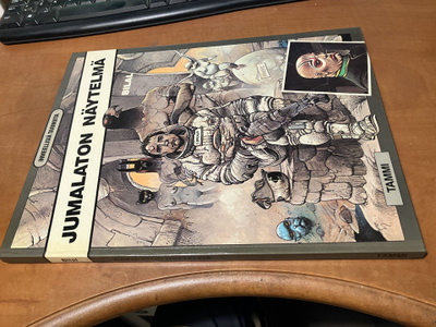 ENKI BILAL JUMALATON NÄYTELMÄ HYVÄ