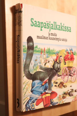 Saapasjalkakissa ja muita maailman kauneimpia satuja