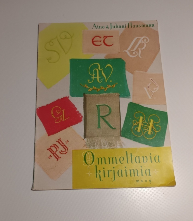 Hausmann: Ommeltavia kirjaimia. Sis. monogrammeja ym.