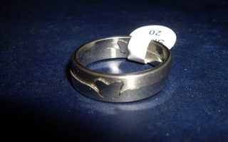 Perhonen  SORMUS  Terästä koko 20mm