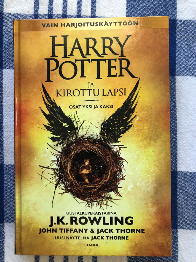 Rowling: Harry Potter ja kirottu lapsi. 2016. 1.p.