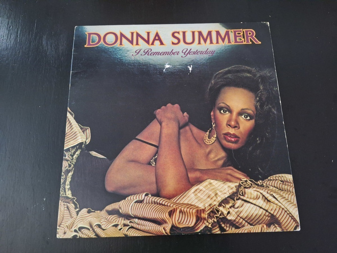DONNA SUMMER - I REMEMBER YESTEDAY . LP