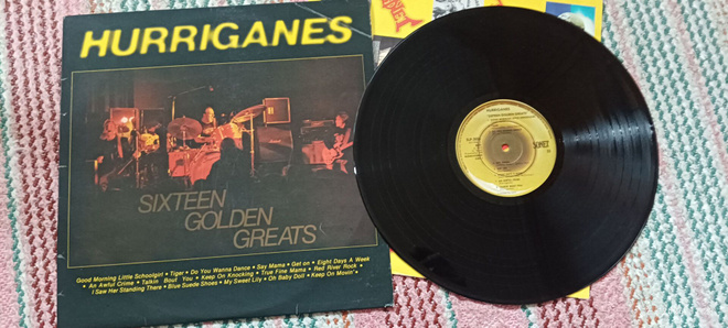 Hurriganes LP sixteen golden Greats Sonet