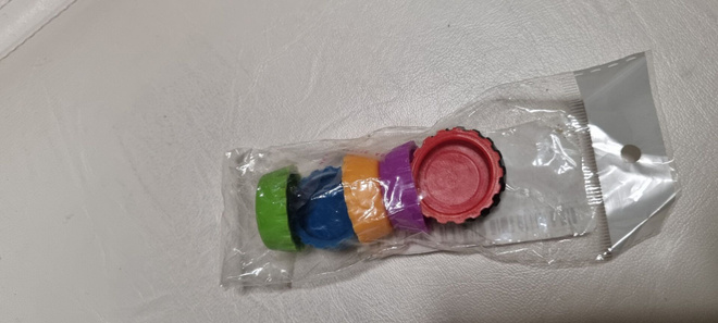 UUSIA Korkkeja 6 kpl