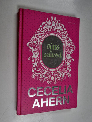 Cecelia Ahern : Tyttö peilissä