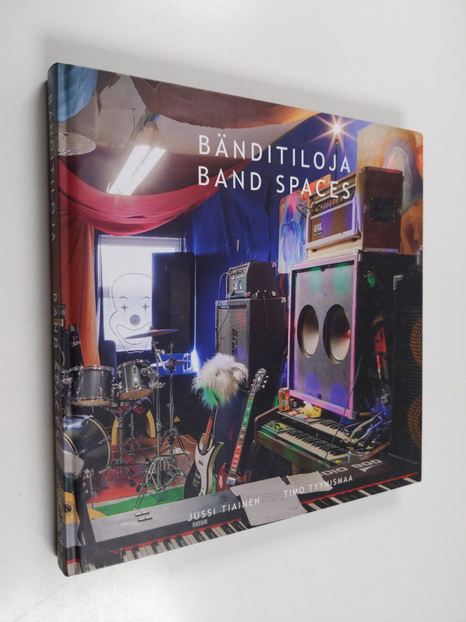 Jussi Tiainen : Bänditiloja Band spaces - Band spaces