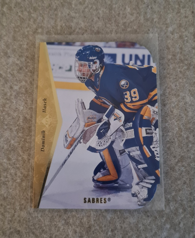 1994-95 SP - [Base] - Die-Cut #14 - Dominik Hasek