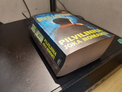 Stieg Larsson Pilvilinna joka romahti