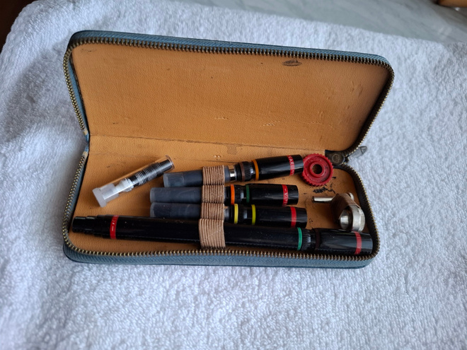 Vintage Rotring kynä pakkaus vetoketjulla