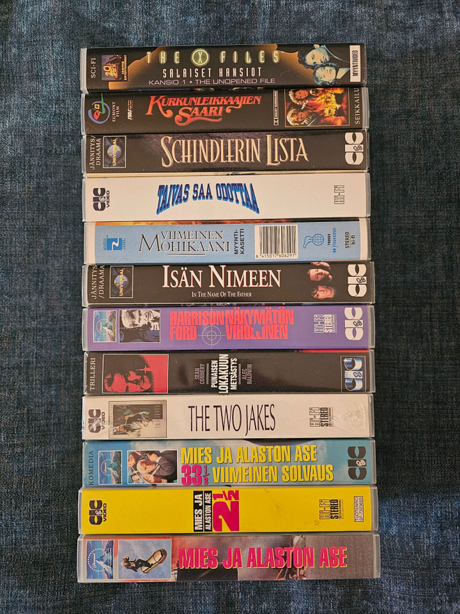 VHS ELOKUVIEN - VIDEOIDEN SETTI (12 kpl.)