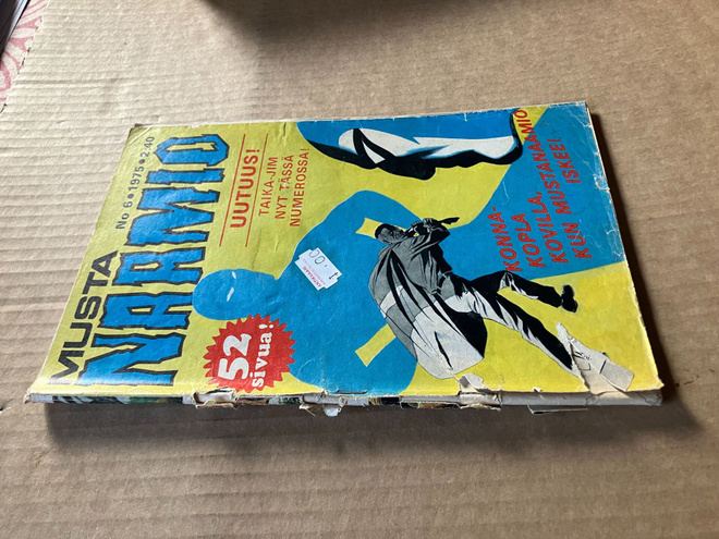 MUSTANAAMIO 6/1975