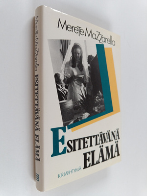 Merete Mazzarella : Esitettävänä elämä