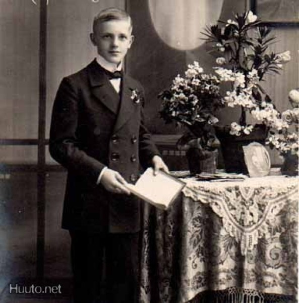 KONFIRMAATIO / Komea ripille päässyt poika. 1920-l.