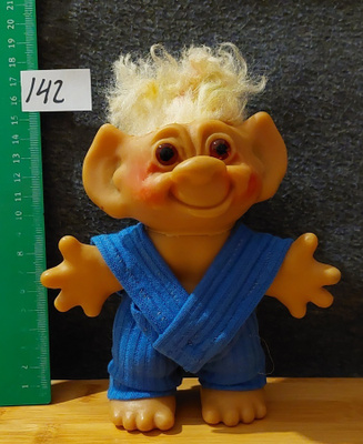 Trolli nro 142 : vintage DAM Troll aito vaalea karva hius