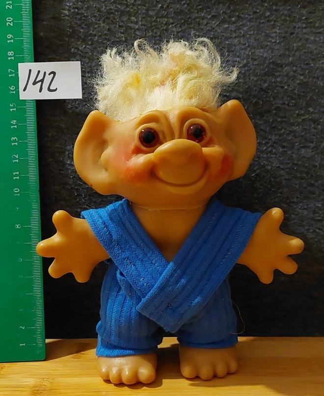 Trolli nro 142 : vintage DAM Troll aito vaalea karva hius
