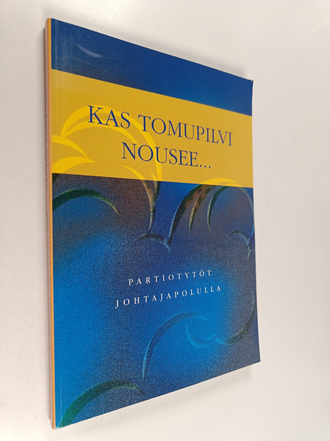 Kas tomupilvi nousee : partiotytöt johtajapolulla