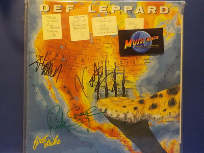 DEF LEPPARD - FIRST STRIKE - BEL 1985 EX-/EX+ LP + NIMMARIT
