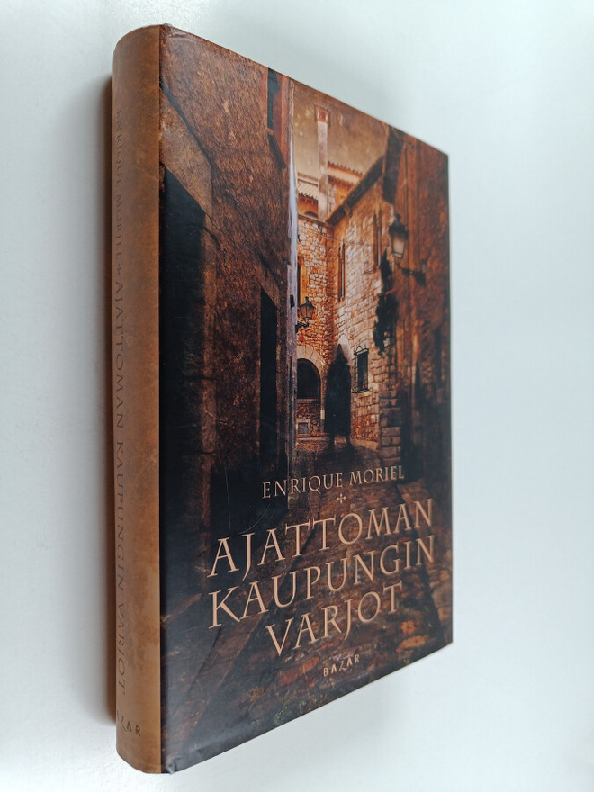 Enrique Moriel : Ajattoman kaupungin varjot