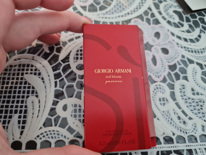 Hajuvesinäyte Armani Si Passione Red Bloom