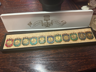 Cccp pinssejä