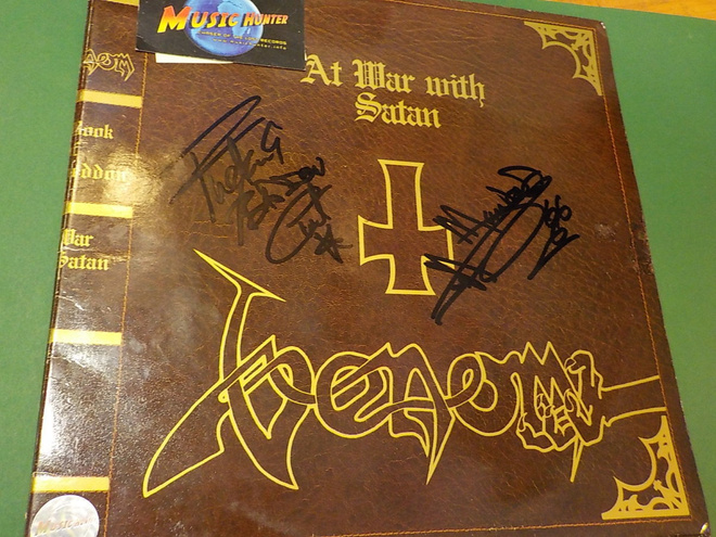 VENOM - AT WAR WITH SATAN EX+/EX+ LP KAHDELLA NIMMARILLA