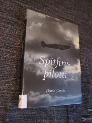 Spitfire-pilotti, David Crook 2010 1.p