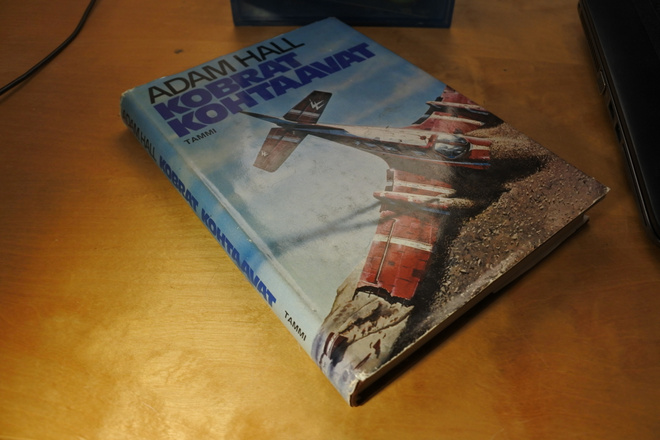 Adam Hall: Kobrat kohtaavat, sidottu, hyvä