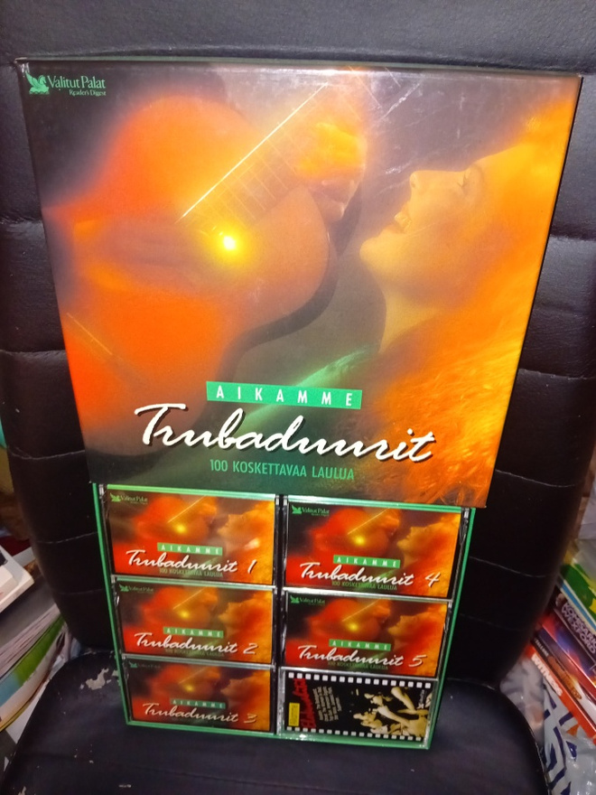 5 c-kasetti Aikamme trubaduurit + 1 ( SIS POSTIKULU )