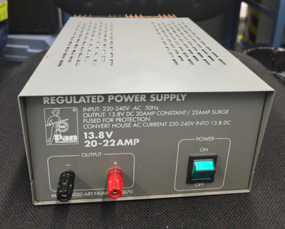 Virtalähde 13.8V 20-22A