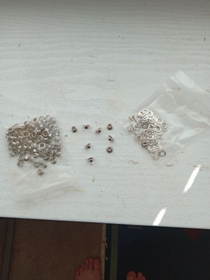Metallinen (nikkeli) reikäniitti 3,5mm. n. 70kpl.