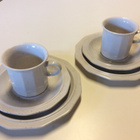 Pentikin kahvikupit pullalautasilla - pikkukuva 1