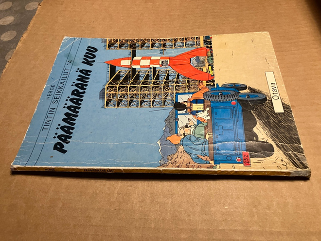 TINTIN SEIKKAILUT 14 PÄÄMÄÄRÄNÄ KUU