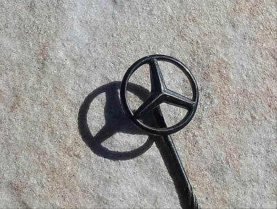 Mercedes-Benz merkki. Halkaisija - 09mm