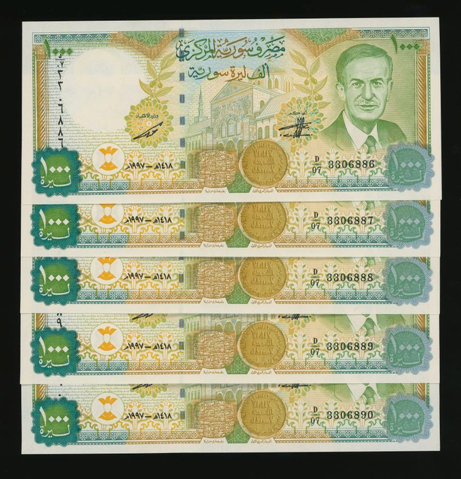 Syyria 5 x 1000 Pounds 1997, P111b UNC
