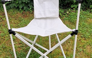TRICE TUOLI FESTAREILLE, PUUTARHAAN