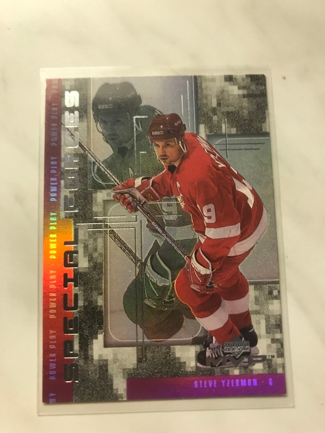 1998-99 UD MVP Special Forces Steve Yzerman #F07
