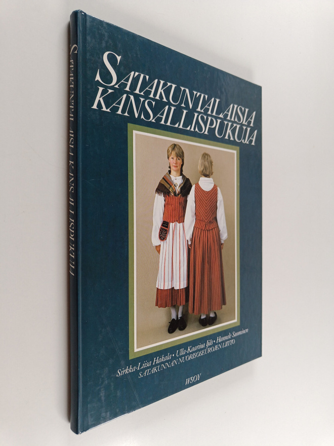 Sirkka-Liisa Hakala : Satakuntalaisia kansallispukuja