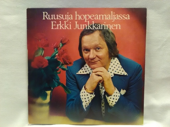 Lp Ruusuja hopeamaljassa - Erkki Junkkarinen