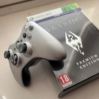 Skyrim Premium Edition (CIB) + jalo taikaohjain! XBOX 360 - pikkukuva 1
