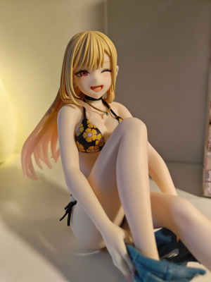 Marin Kitagawa bikini animefiguuri