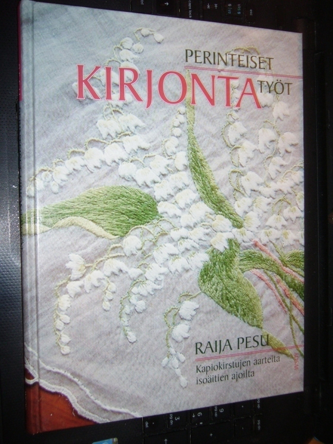Pesu : Perinteiset kirjontatyöt ( SIS. POSTIKULUN )