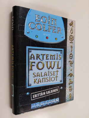 Eoin Colfer : Artemis Fowl : salaiset kansiot