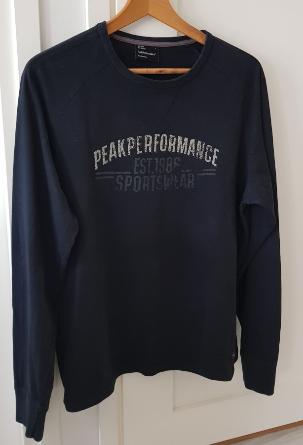 Musta Peak Performance pitkähihainen Paita / T-paita koko L