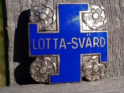 OSK LINDROOS. Lotta-Svärd. Hopeoitu, Numeroitu. Halkaisija -