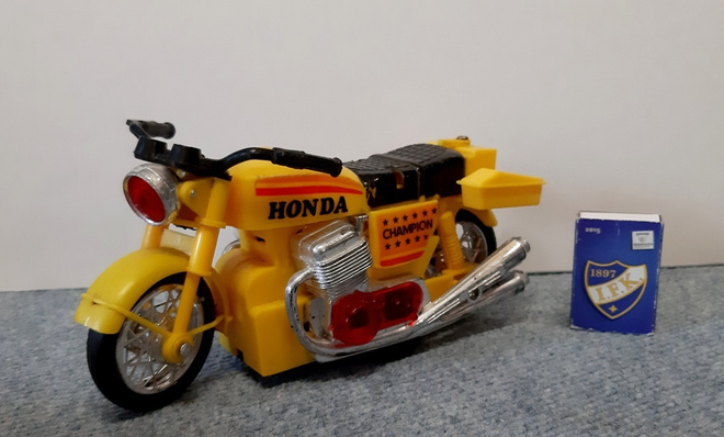 Honda vintage muovilelu .Made in Hong Kong todella hieno