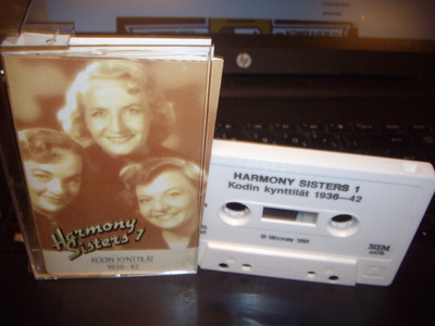 C-kasetti ; Harmony Sisters 1 : Kodin kynttilät 1938-42
