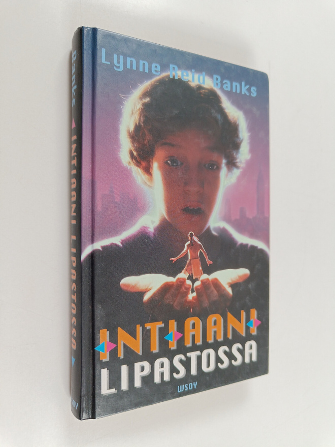 Lynne Reid Banks : Intiaani lipastossa