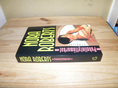 Nora Roberts Puhelintyttömurhat (nidottu)