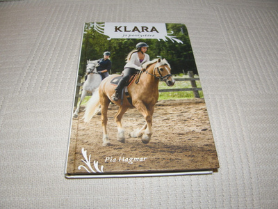 Pia Hagmar Klara ja poniystävä